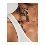 Due croci imponenti, circondate da grani del rosario e linee fluide, simboleggiano la fede e la speranza, con i grani delicatamente sospesi attorno a queste croci imponenti.