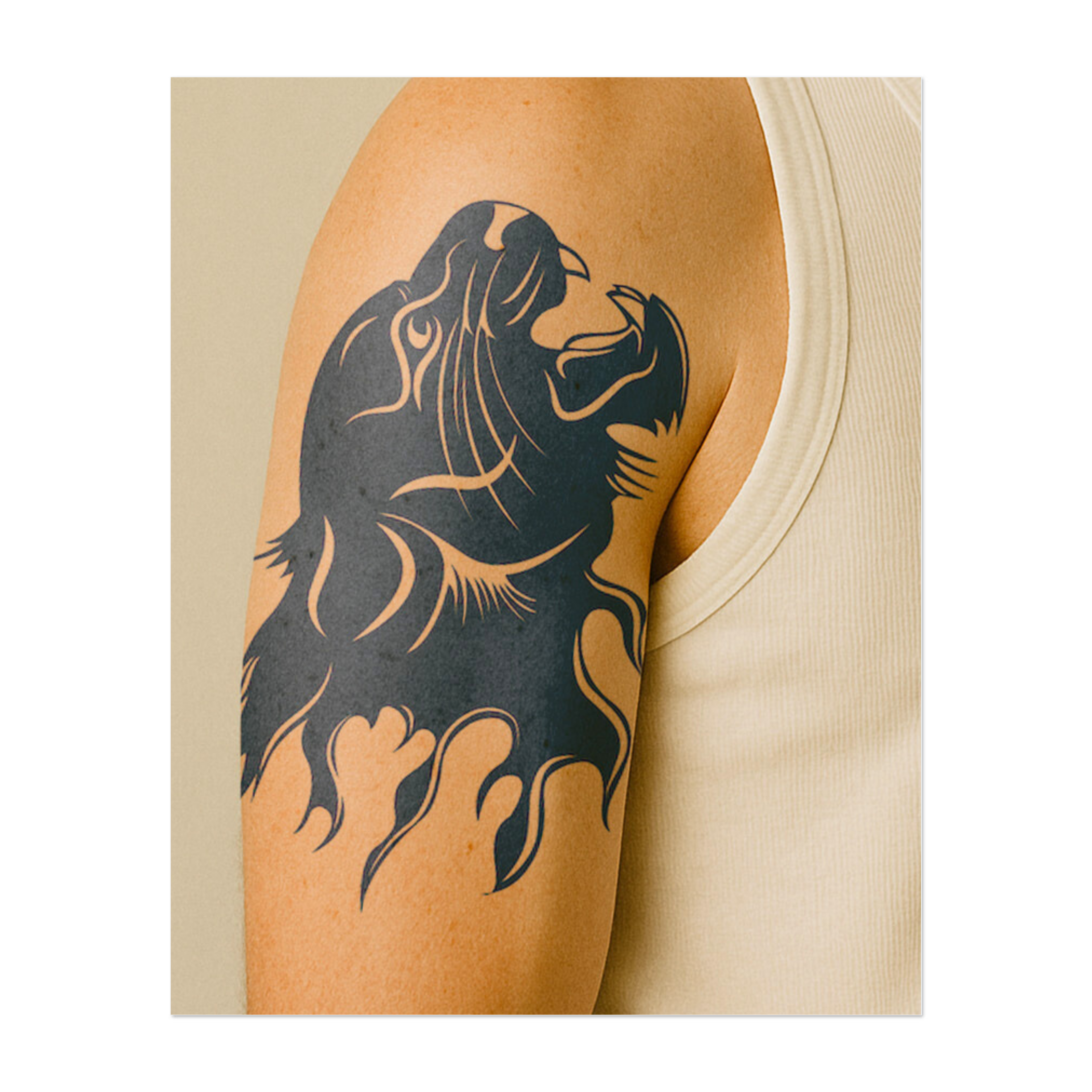 Una tigre slanciata, catturata in linee astratte e fluide che ne esprimono potenza e grazia. Il design enfatizza eleganza e movimento e simboleggia forza e indipendenza. Una scelta perfetta per chi apprezza sia la bellezza che la forza.