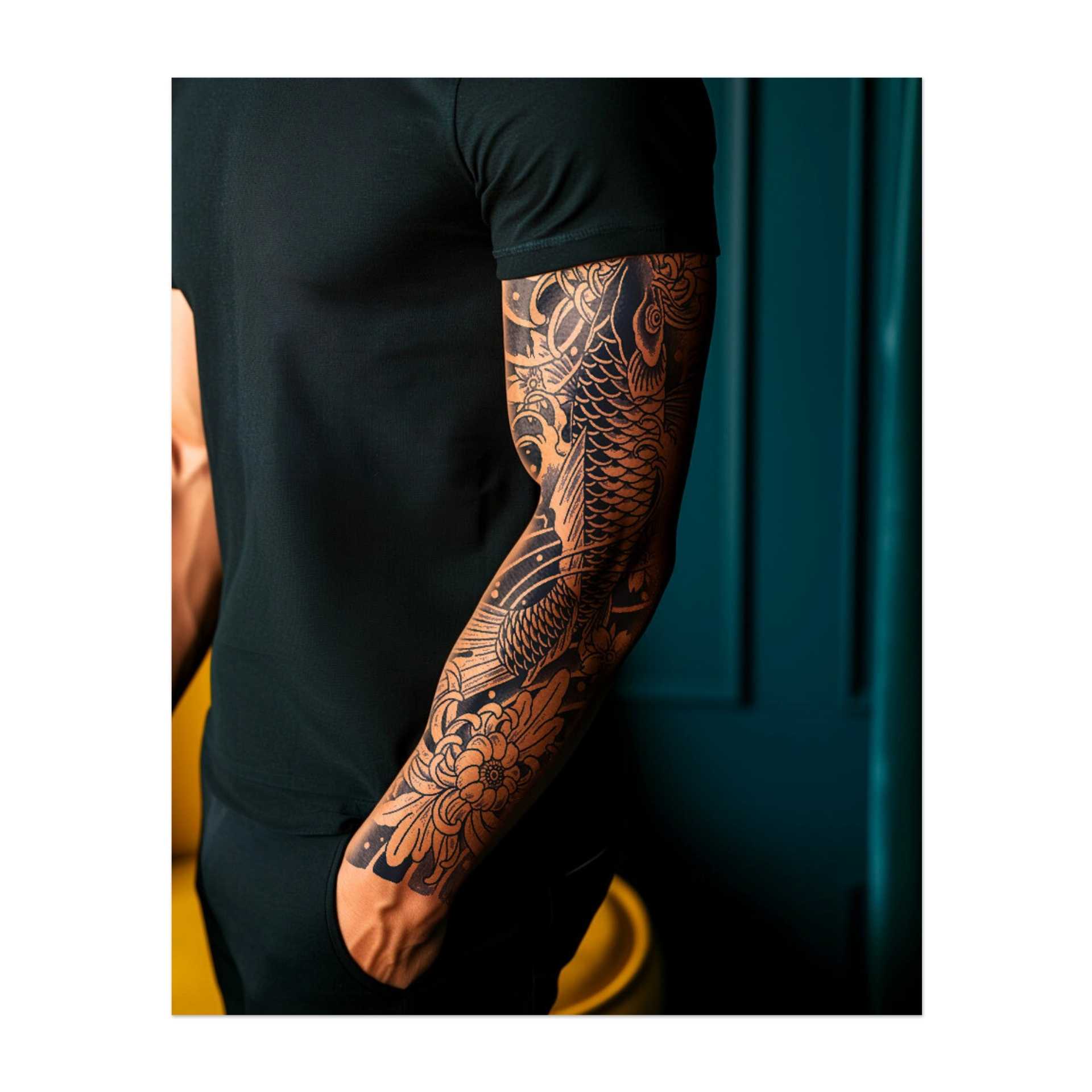 Questa copertina raffigura una vivace carpa koi circondata da crisantemi in fiore. Simboleggia la crescita, la perseveranza e la bellezza della trasformazione, combinando la forza della carpa con la delicata eleganza dei fiori.