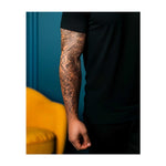 Questa copertina raffigura un potente drago e una carpa koi, circondati da nuvole e da un'antica architettura. Simboleggia la forza, la trasformazione e il viaggio per superare gli ostacoli, combinando il potere mitico con la saggezza e la grazia.