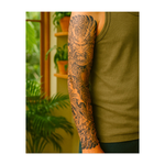 Questa copertina raffigura un potente drago circondato da un'energia intensa, fiori e motivi ornamentali. Simboleggia forza, trasformazione e padronanza del fuoco e dell'acqua, combinando misticismo e potere puro.