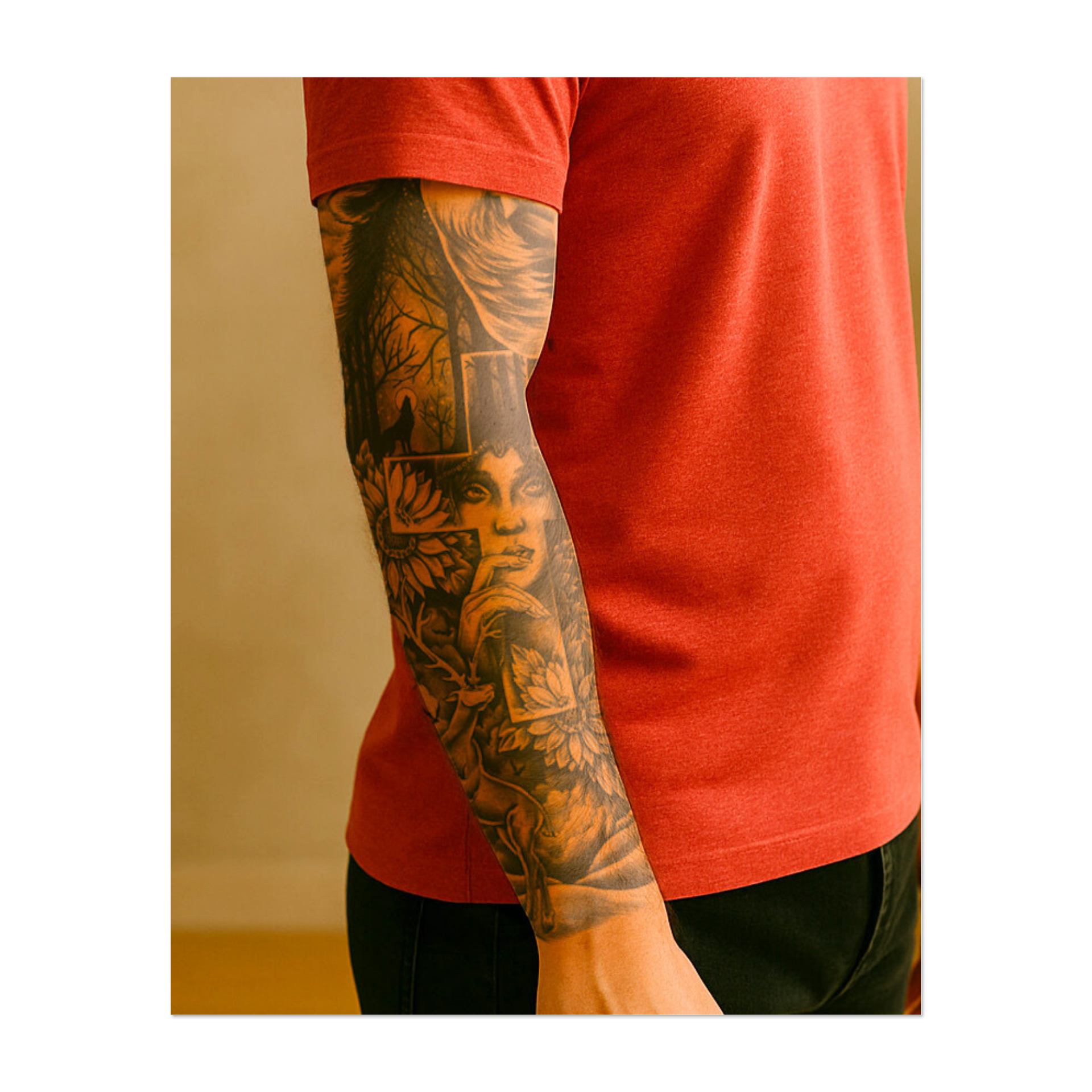 Questa copertina raffigura un possente lupo che ulula sotto la luna, con una scena di foresta, una donna pacifica e un cervo. La croce al centro collega tutti gli elementi e simboleggia forza, natura e pace interiore in armonia.