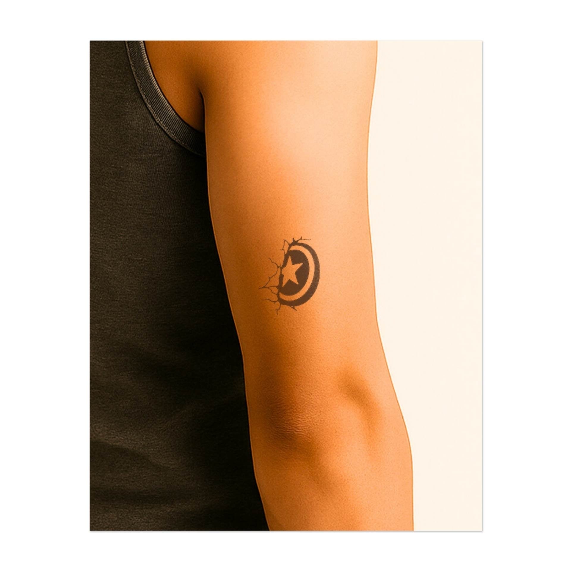 Lo scudo di Capitan America si frantuma con violenza. Questo tatuaggio simboleggia coraggio, leadership e protezione, perfetto per chi difende la giustizia e non esita mai a combattere.