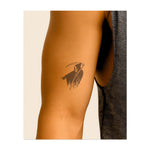 L'iconico Mietitore con la falce, simbolo della morte, della transizione e del ciclo della vita. Questo tatuaggio rappresenta l'inevitabile passare del tempo, ideale per chi accetta con calma il lato oscuro della vita.
