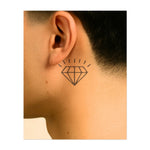 Un diamante semplice con linee radianti sopra di esso. Rappresenta brillantezza, valore o simbolo di purezza.