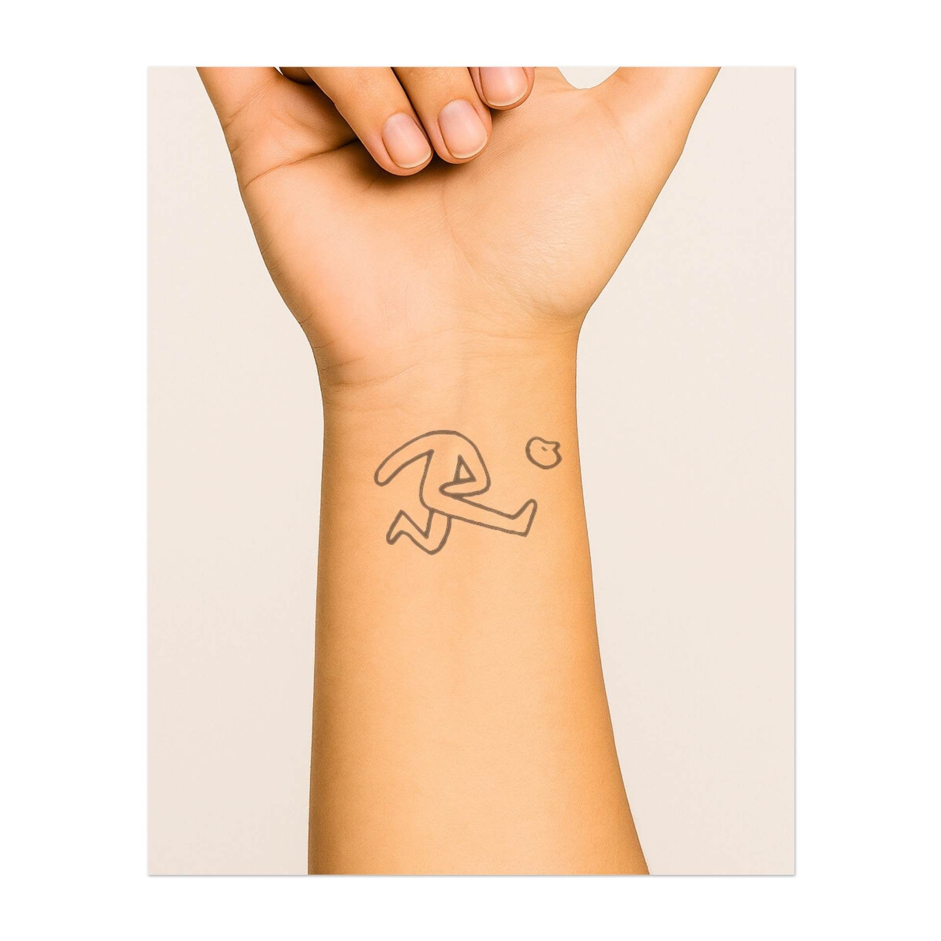 Una semplice linea di un corpo che corre con una testa separata. Simboleggia libertà, movimento o un senso di fuga.