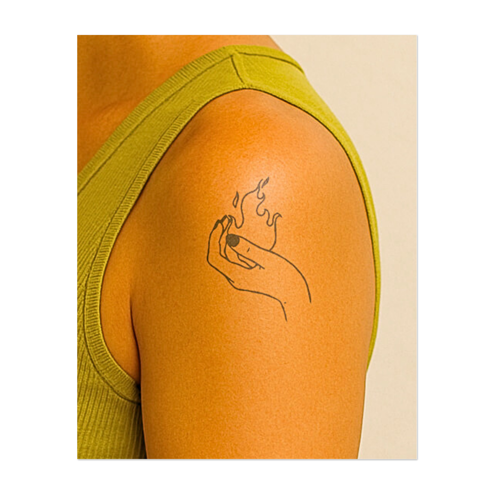 Una mano che regge una piccola fiamma. Rappresenta la passione, la creatività o la forza di un'idea.