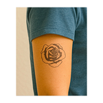 Una rosa classica, raffigurata in uno stile semplice e dettagliato. Simboleggia l'amore, la bellezza o un simbolo senza tempo di romanticismo.